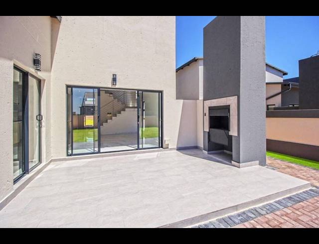 4 BEDROOM HOUSE FOR SALE IN DERDEPOORT